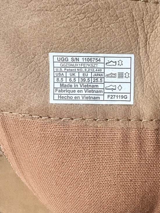 Ugg suede boots - Picture 8 of 9